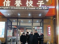 Пациенты медицинского центра Жуйкан из Якутска перед ужином в ресторане